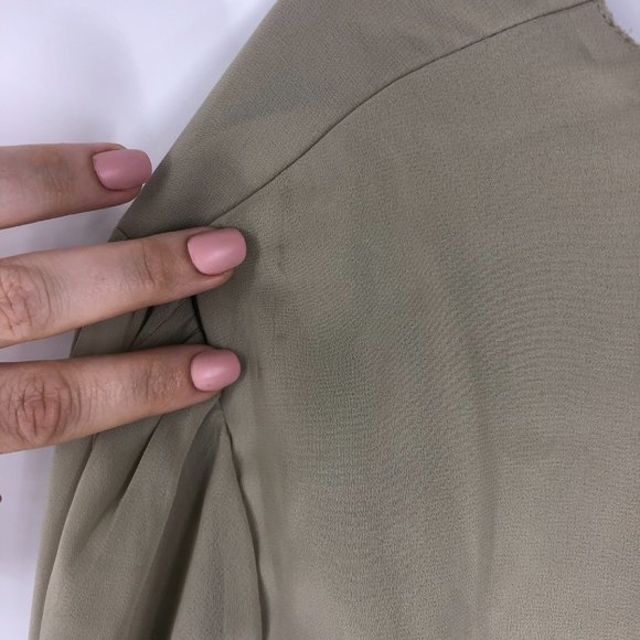 Hope & Ivy Plus Adelaide embroidered midi dress in sage green 22 **small flaw** - Picture 8 of 8